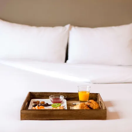 Hotel Ibis Styles Gare Du Nord Tgv 4*